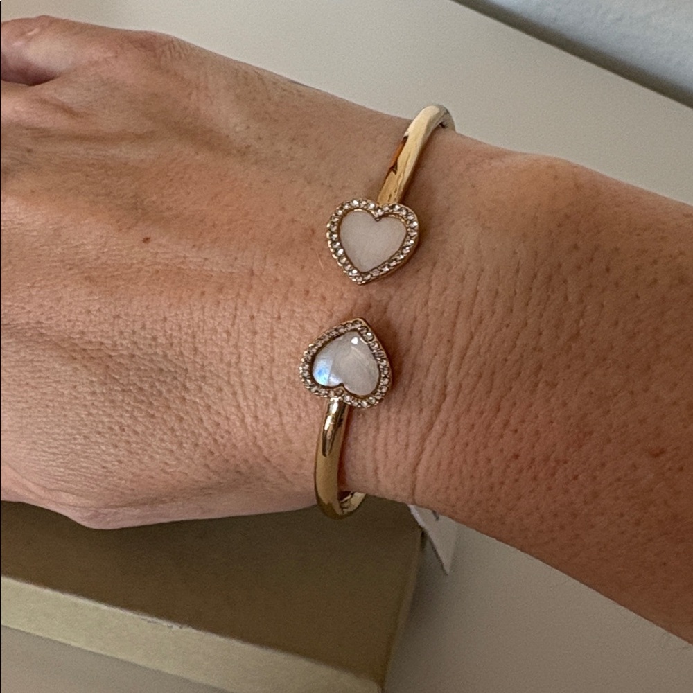 TAHARI Gold/ Mother of Pearl Heart Cuff NWT - Picture 2 of 8
